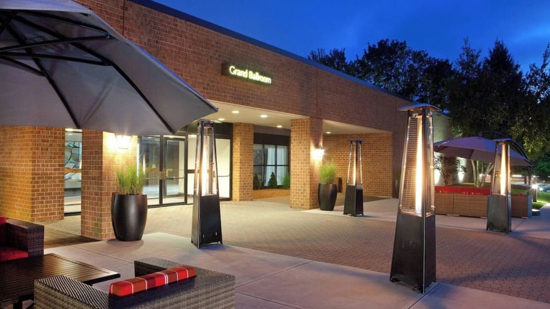 Outdoor seating at night at Boston Marriott Burlington.