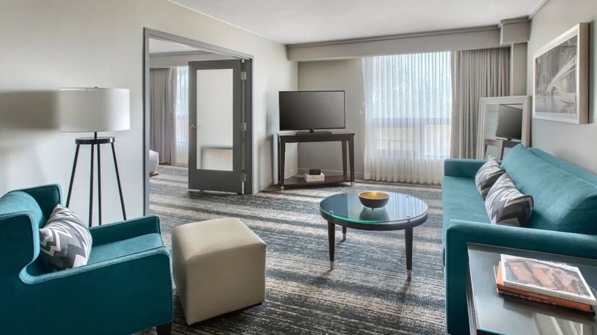 Lounge area at Boston Marriott Burlington.