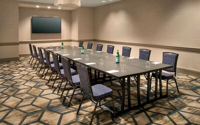Meeting room at Boston Marriott Burlington.