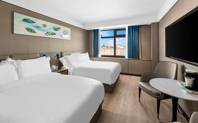 Queen beds at Ly New York Hotel.