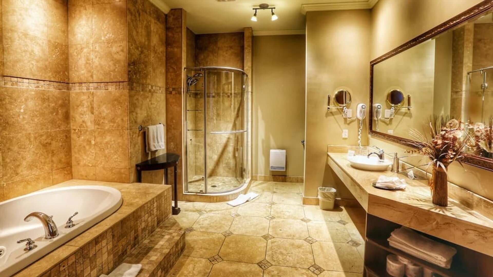 Private guest bathroom with shower and tub at Hotel Brossard.