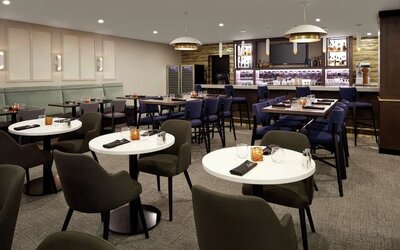 Dining area at DoubleTree By Hilton Montreal Airport.