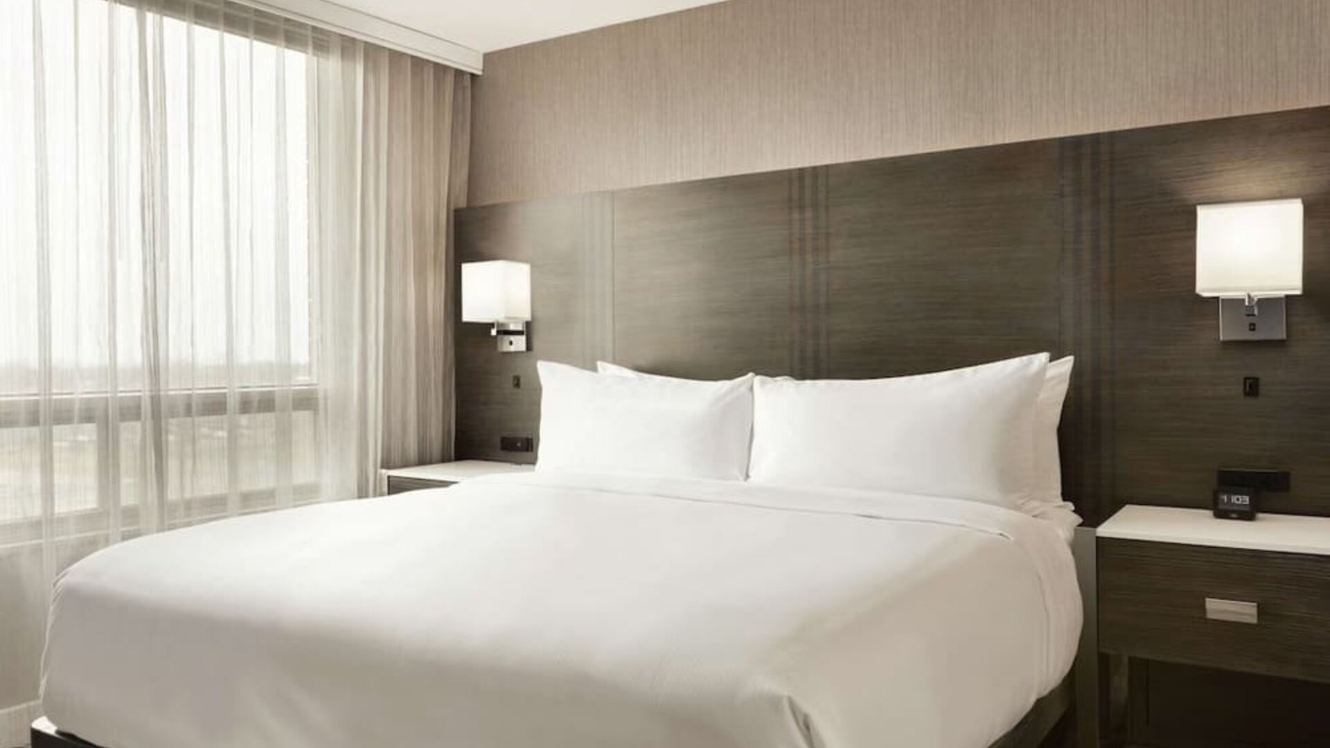 Bright day use room at the Embassy Suites by Hilton Montreal Airport.