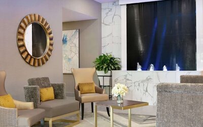 Hotel lobby with lounge area perfect for co-working at the Embassy Suites by Hilton Montreal Airport.