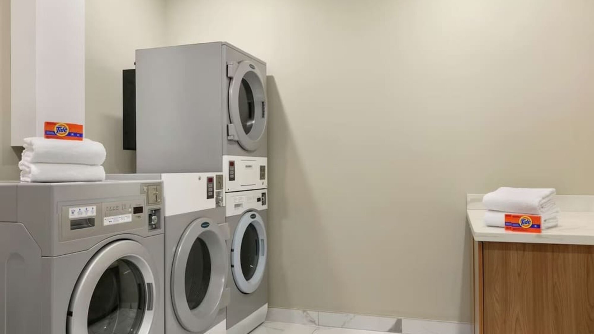 Laundry room at the Embassy Suites by Hilton Montreal Airport.