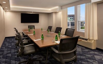 Professional meeting room at Courtyard By Marriott Kitchener.