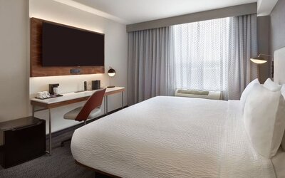 Day use room with work desk at Courtyard By Marriott Kitchener.