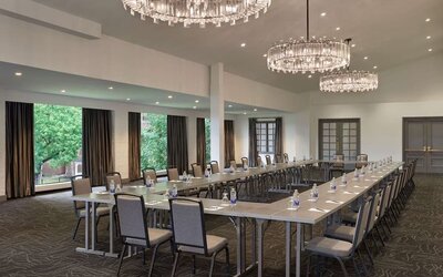 Professional meeting room at Hilton Mississauga Meadowvale.