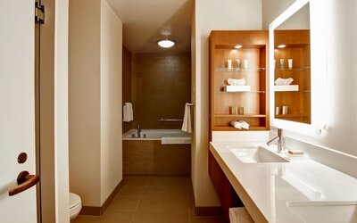 Private guest bathroom with tub and toiletries at Hilton Mississauga Meadowvale.