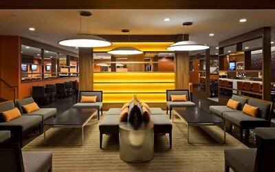 Lounge area at Hilton Mississauga Meadowvale.