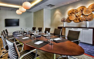 Professional meeting room at DoubleTree By Hilton Montreal.