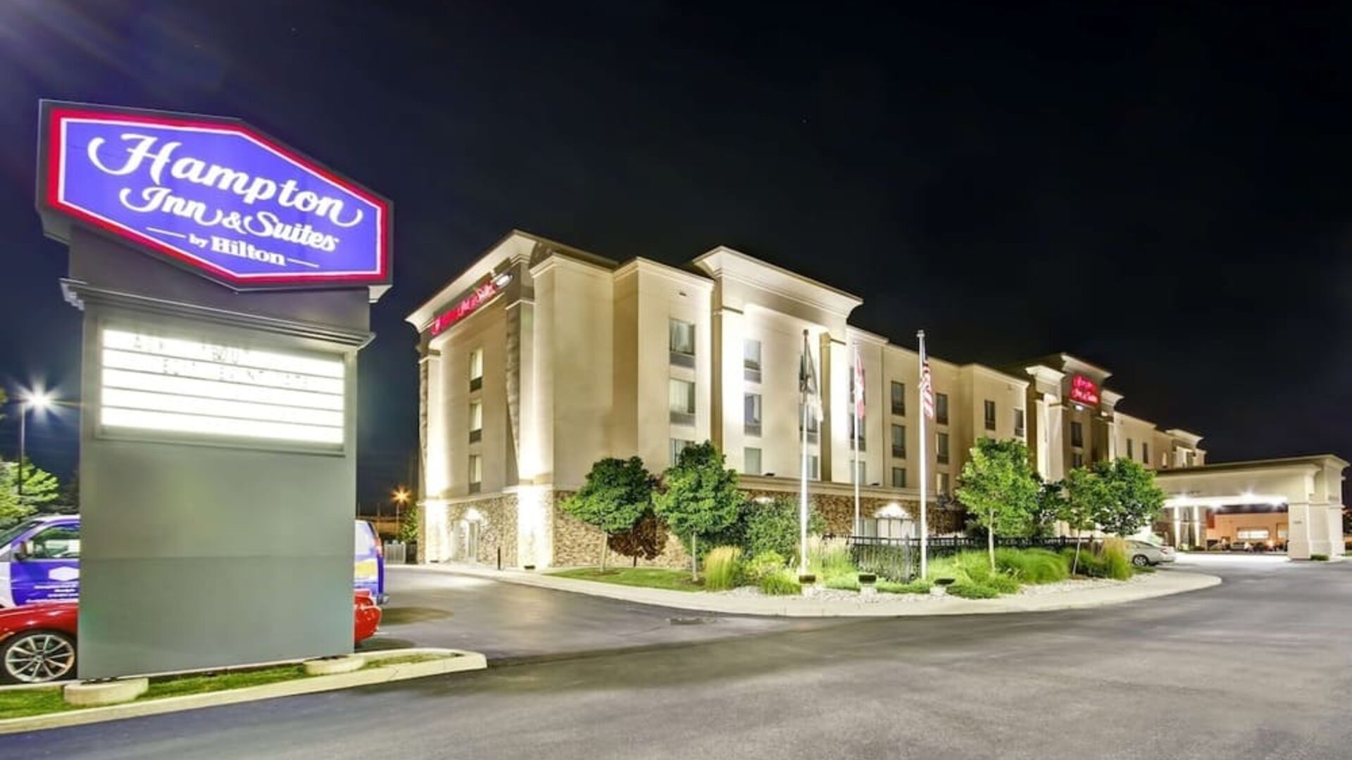 Hotel exterior and parking area at the  Hampton Inn & Suites By Hilton Guelph.