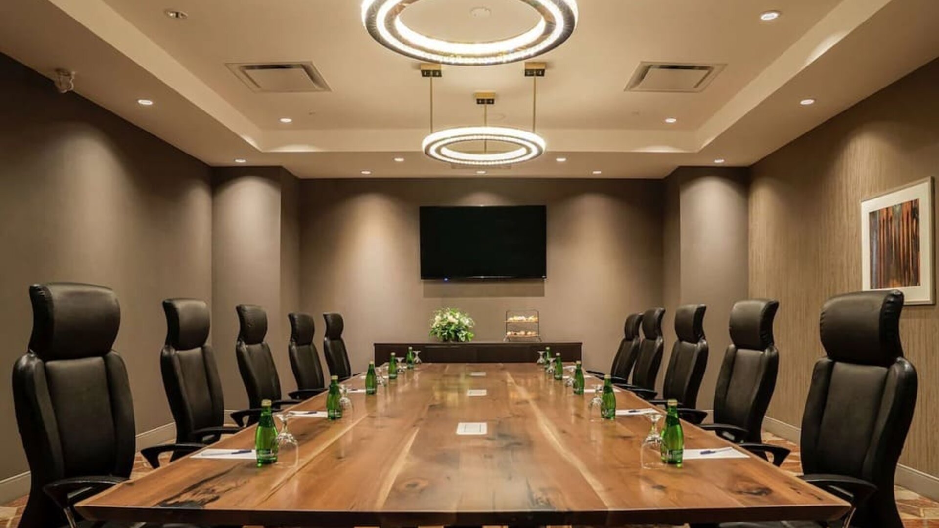 Professional meeting room with ergnomic chairs at DoubleTree By Hilton Kitchener.