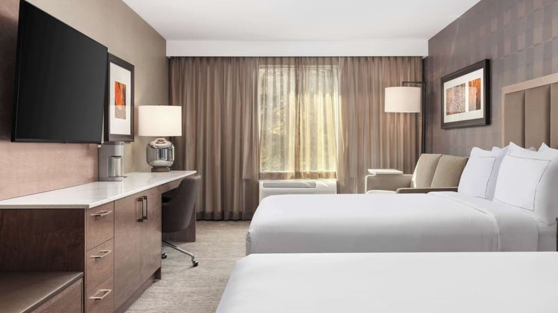 Twin day use room with TV, work desk and private bathroom  at DoubleTree By Hilton Kitchener.