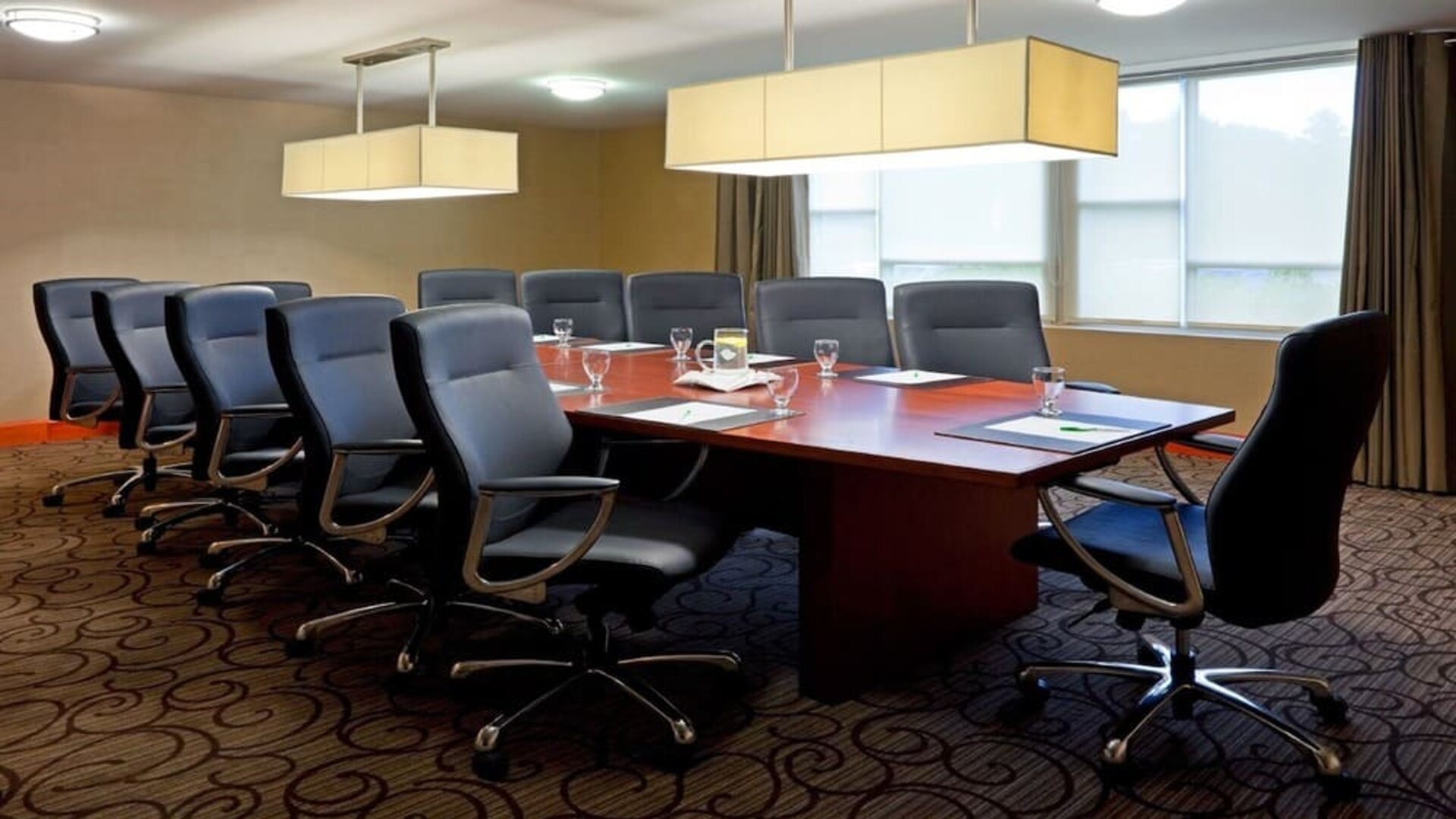 Bright and spacious professional meeting room at the Holiday Inn Oakville Centre.