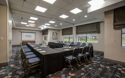 Professional meeting room at the Four Points By Sheraton St Catharines Niagara Suites.
