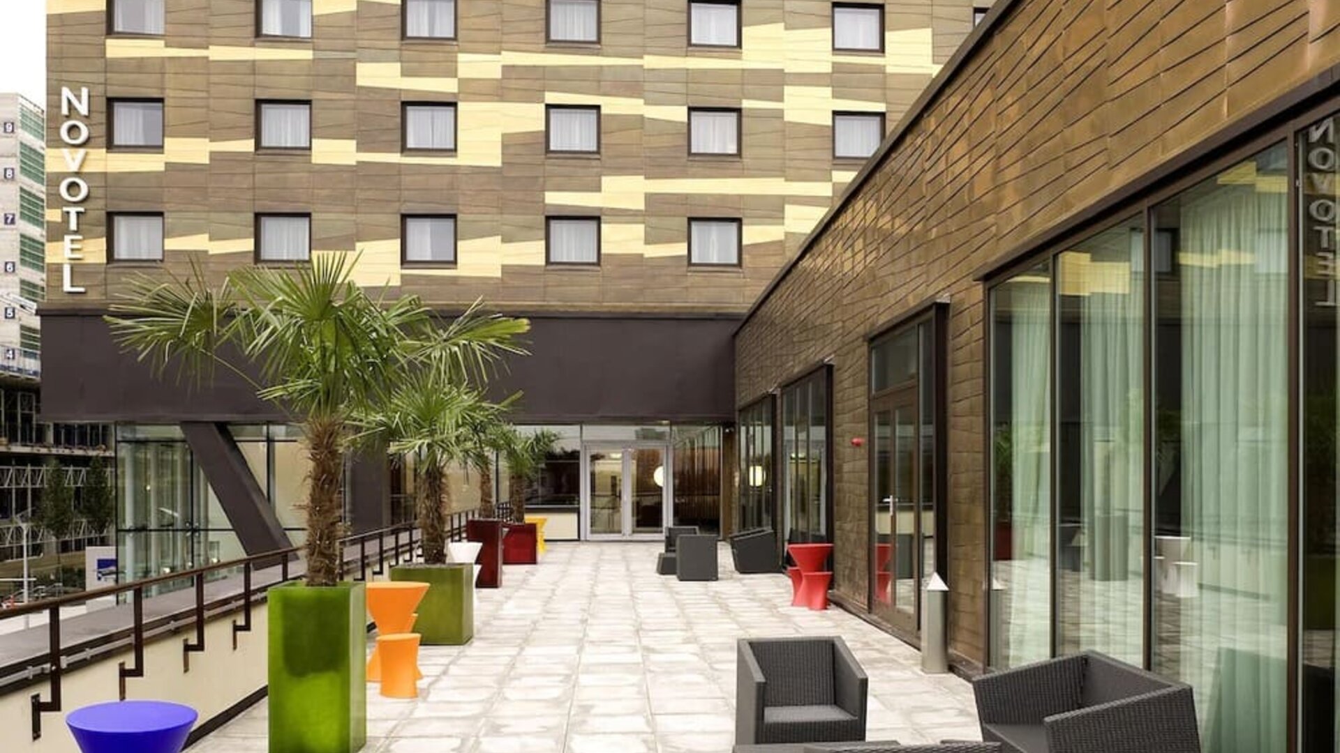 Spacious balcony with seats at Novotel London Paddington.
