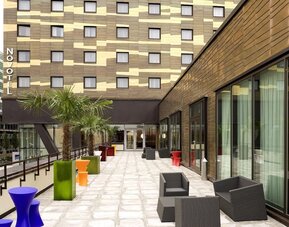 Spacious balcony with seats at Novotel London Paddington.
