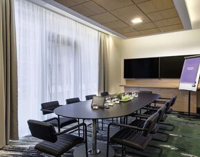 Professional meeting room at Novotel London Paddington.
