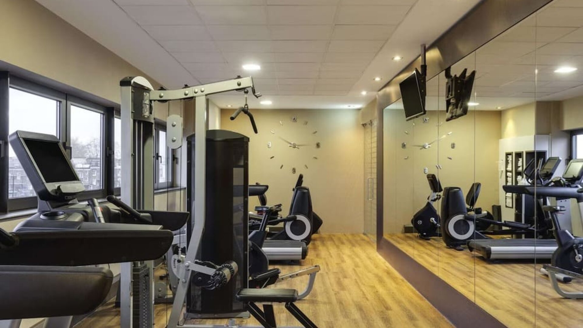Fitness center available at Novotel London Paddington.
