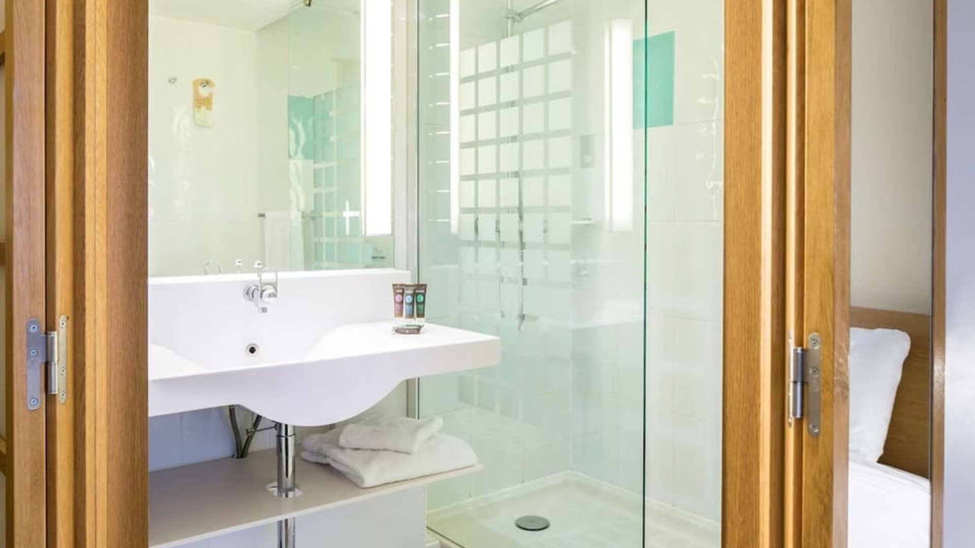Guest bathroom with shower at Novotel London Paddington.
