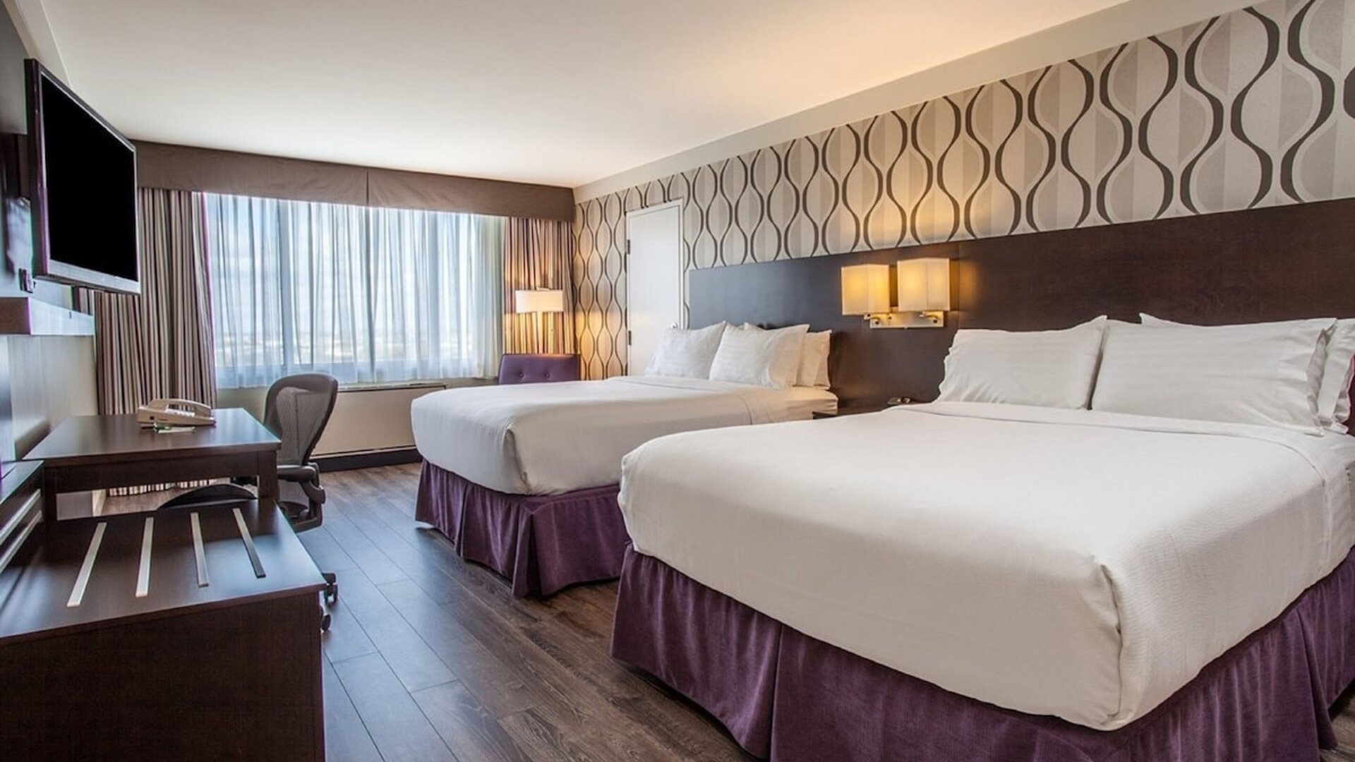 Day use twin room with TV, sofa, work desk and private bathroom at Holiday Inn Toronto International Airport.