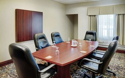 Professional meeting room at Staybridge Suites Oakville-Burlington.
