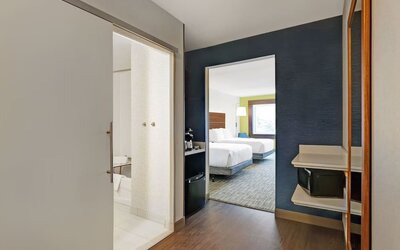 Day use twin room with private bathroom at Holiday Inn Express Kingston West.