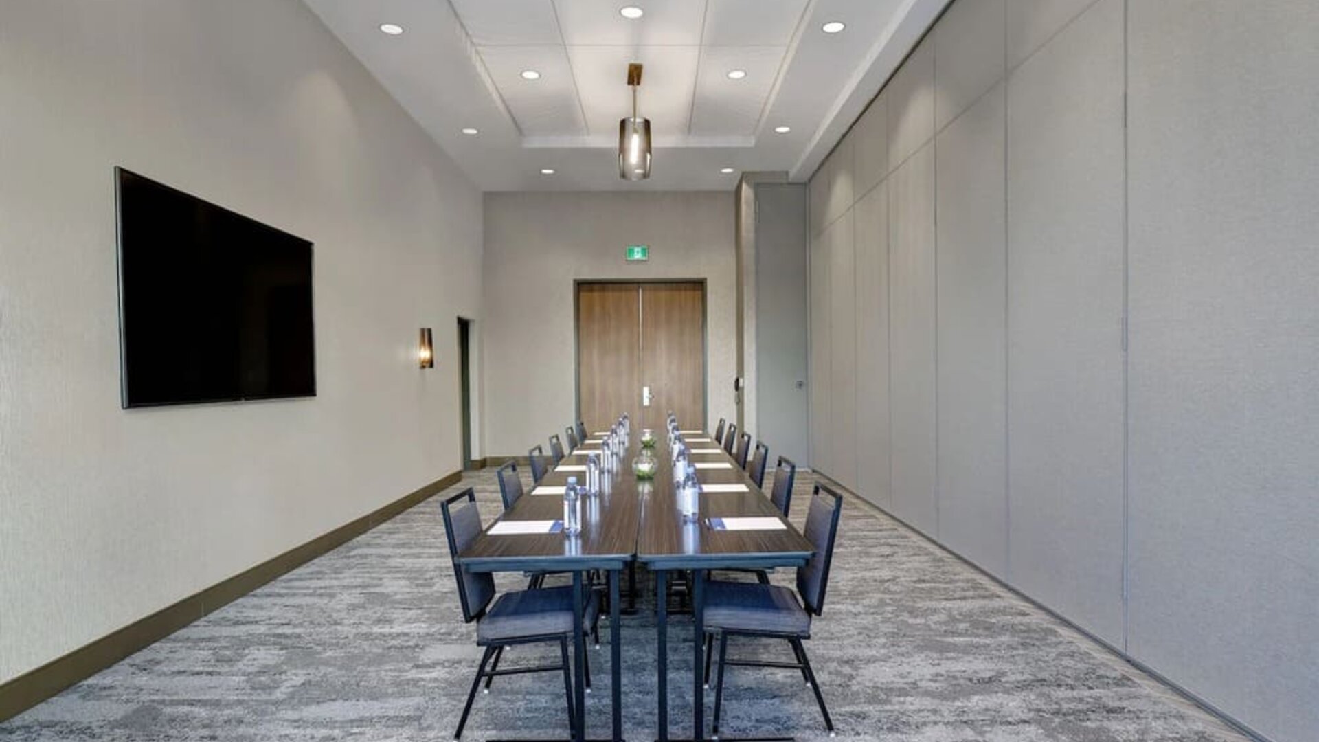 Professional meeting room at Holiday Inn Express Kingston West.