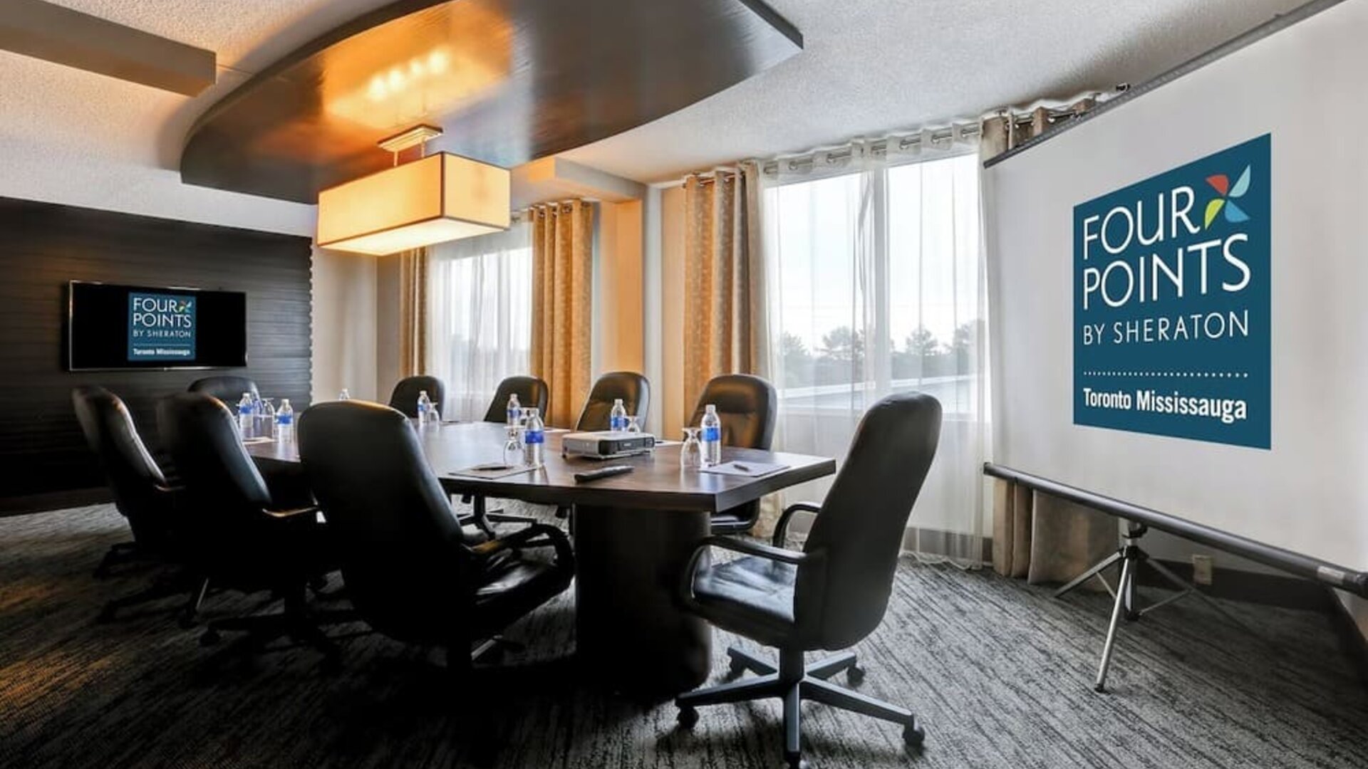 Professional meeting room at Four Points By Sheraton Toronto Mississauga.