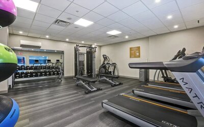 Fully equipped fitness center at Four Points By Sheraton Toronto Mississauga.
