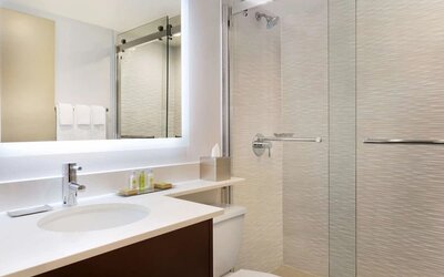 Private guest bathroom with shower and free toiletries at DoubleTree By Hilton Hotel Toronto Airport West.