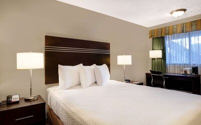 Day use room with TV, work desk and private bathroom at Days Inn Vernon.