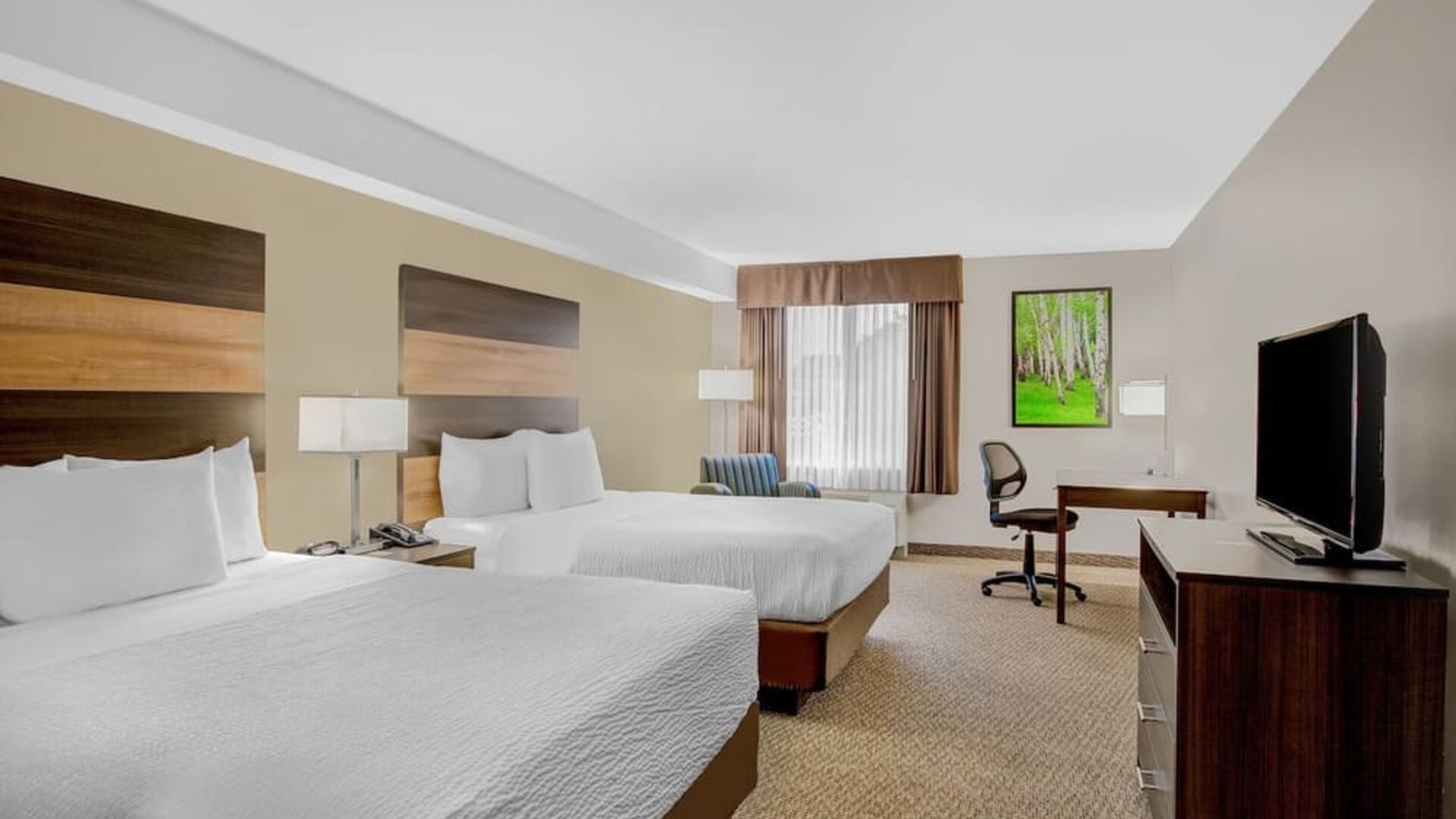 Day use twin room with TV, sofa, work desk and private bathroom at Days Inn & Suites By Wyndham Lindsay.