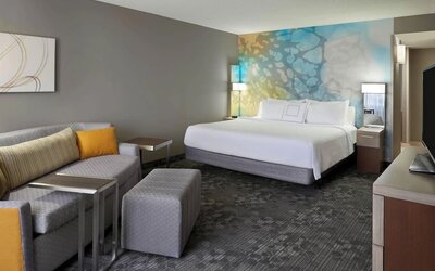 Day use room with private bathroom at Courtyard By Marriott Toronto Airport.