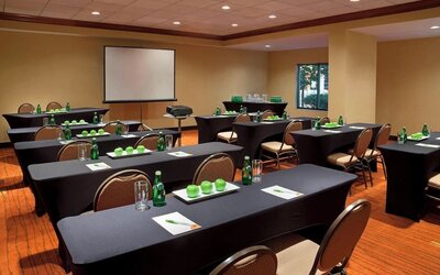 Professional meeting room at Courtyard By Marriott Toronto Airport.