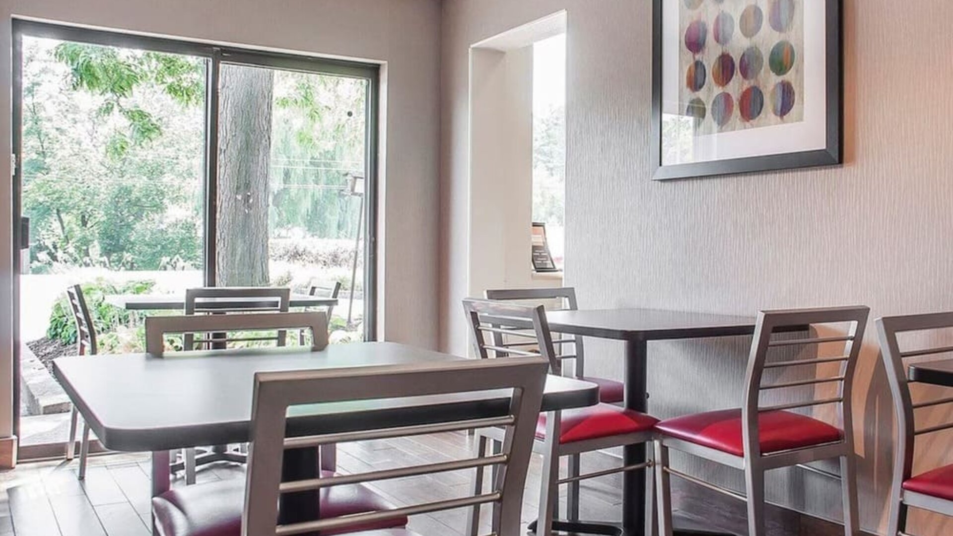Restaurant area at Comfort Inn Simcoe.