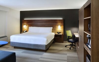 Day use room with work desk at Holiday Inn Express Toronto Downtown.