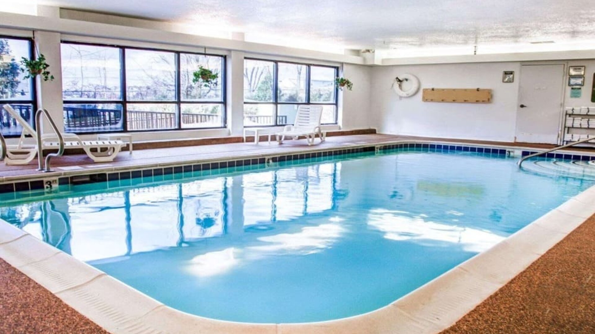 Refreshing indoor pool at Comfort Suites Lombard - Addison.