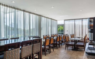 Dining area perfect for coworking at Best Western Braintree.