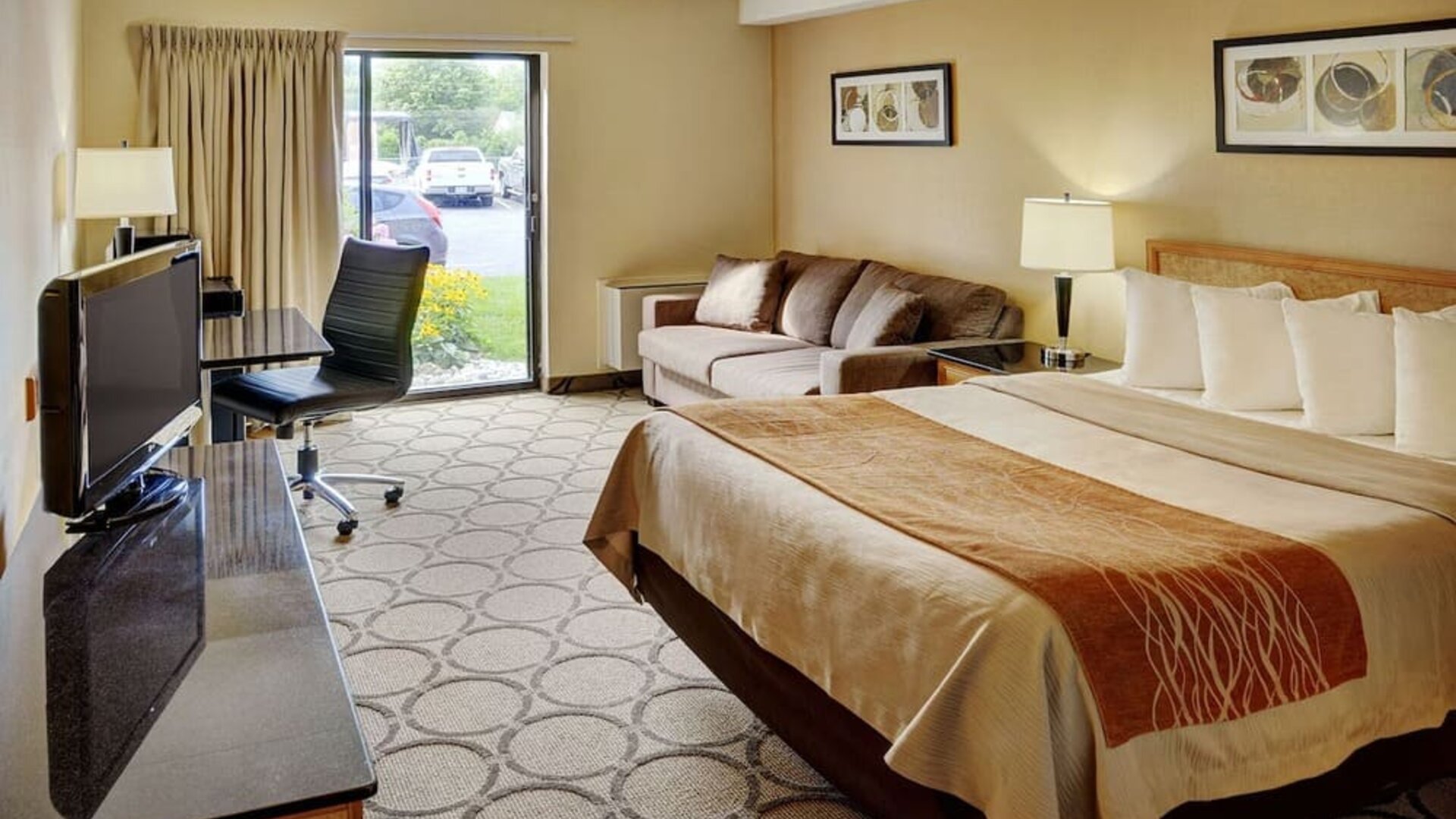 Day use room with TV, sofa, work desk and private bathroom at Comfort Inn Yarmouth.