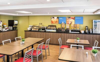 Dining area at Comfort Inn Yarmouth.