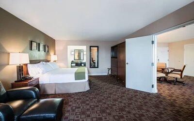 Day use room with living area at Holiday Inn Express Rolling Meadows-Schaumburg.
