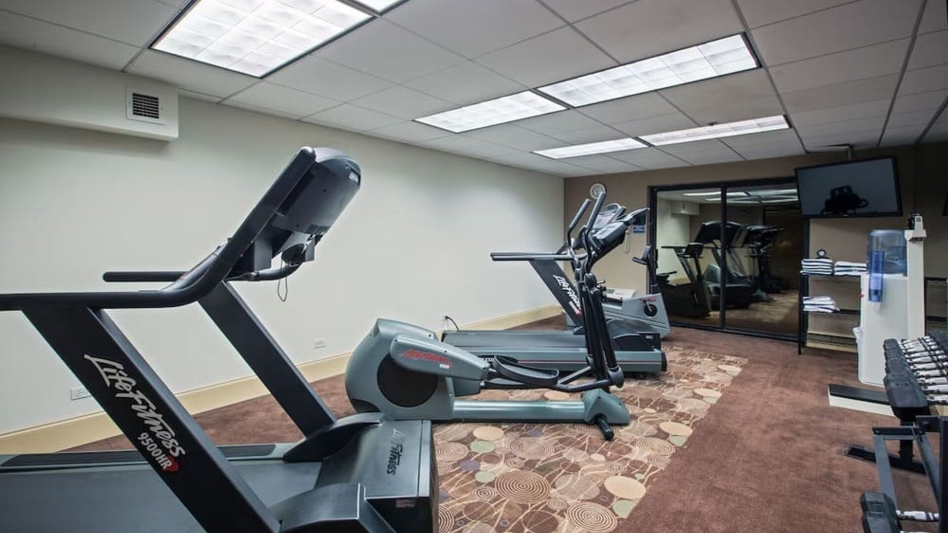 Fitness center at Holiday Inn Express Rolling Meadows-Schaumburg.