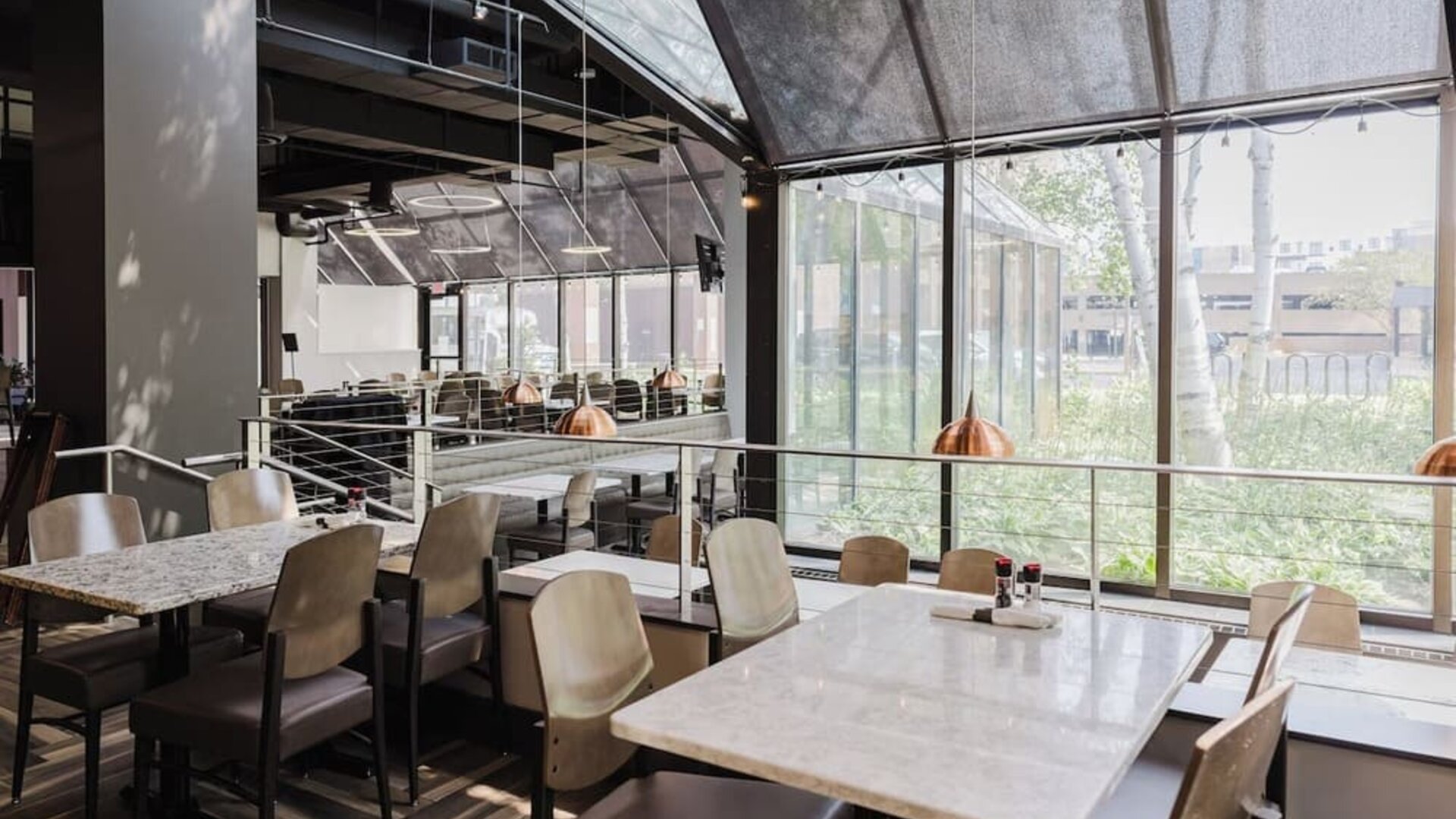 Dining area perfect for coworking at Crowne Plaza Aire MSP Airport - Mall Of America.