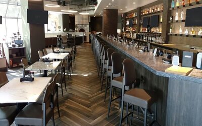 Hotel bar at Crowne Plaza Aire MSP Airport - Mall Of America.