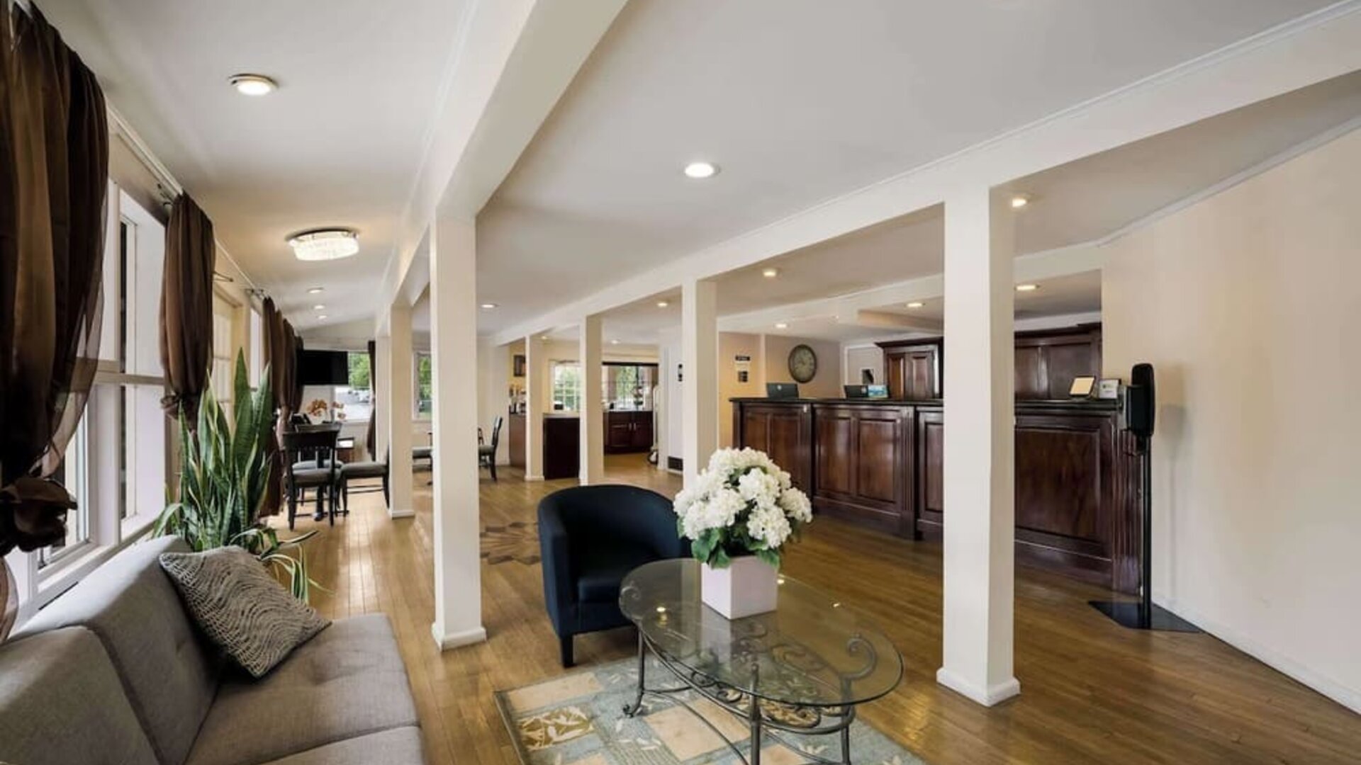 Lobby and coworking lounge at Best Western Woodbury Inn.