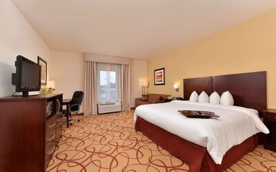 Spacious day use room at Hampton Inn Deer Park.