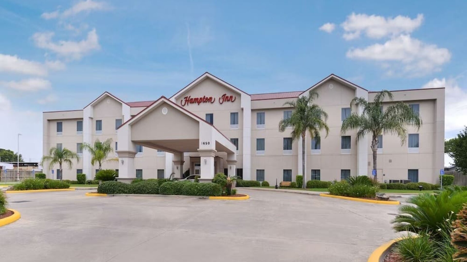 Hotel exterior at Hampton Inn Deer Park.