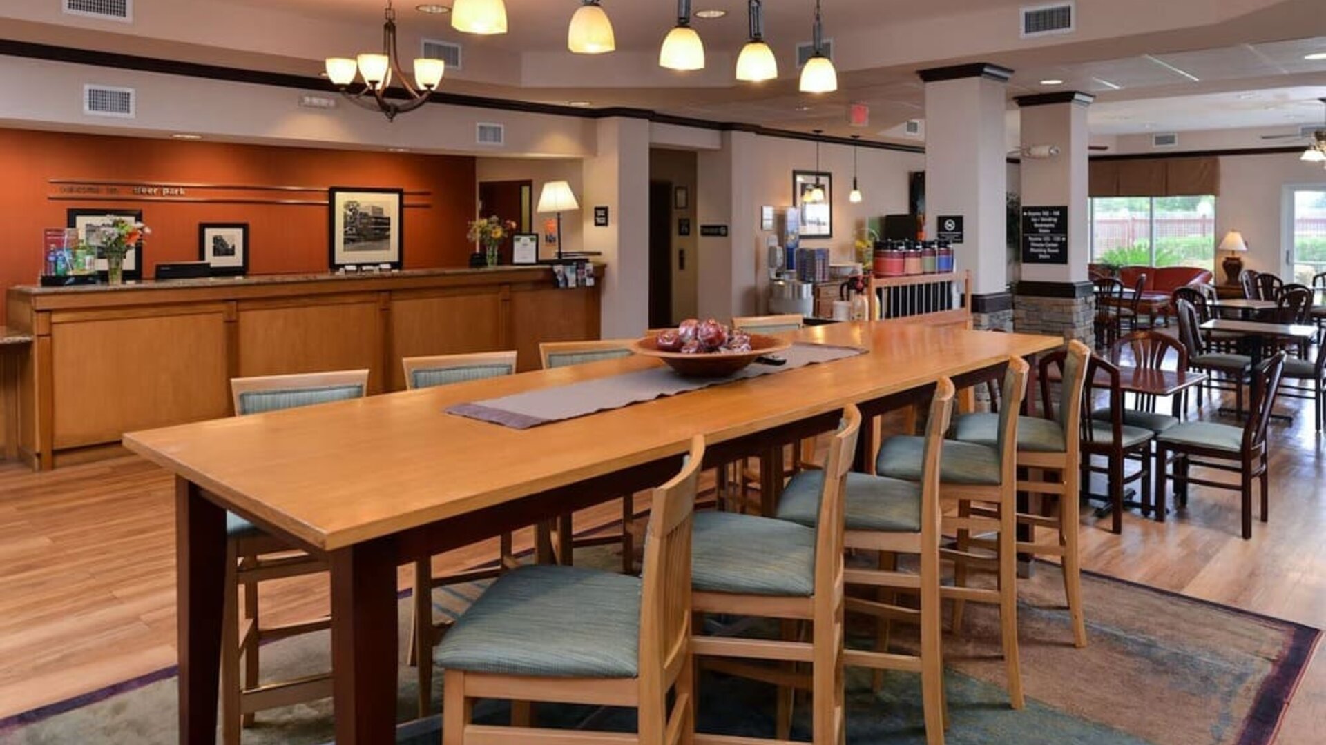 Dining area perfect for coworking at Hampton Inn Deer Park.
